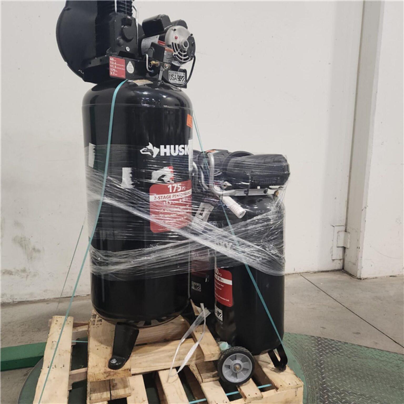 AIR COMPRESSOR Pallet (Lot Of 3) AIR COMPRESSOR Pallet (Lot Of 3)
